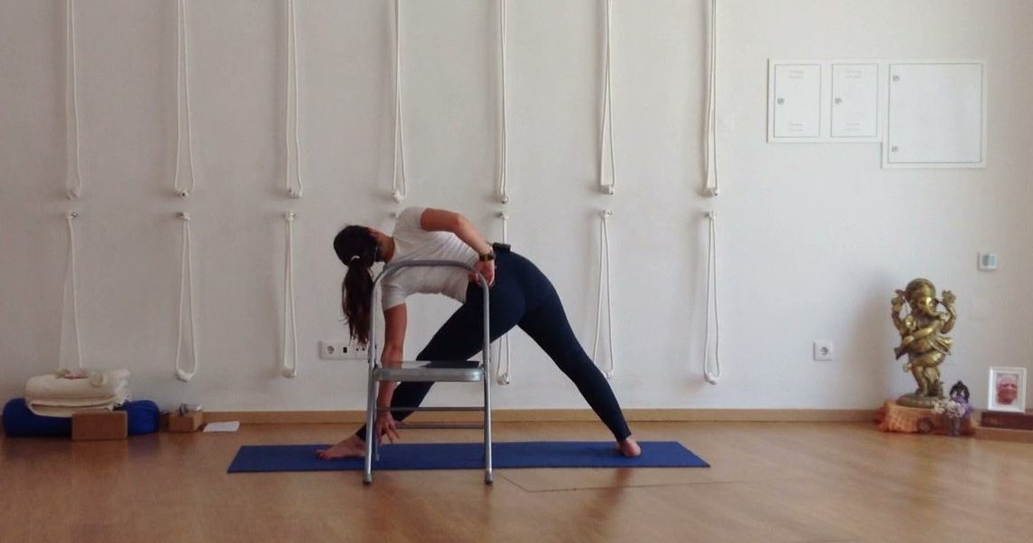 Iyengar Yoga com cadeira